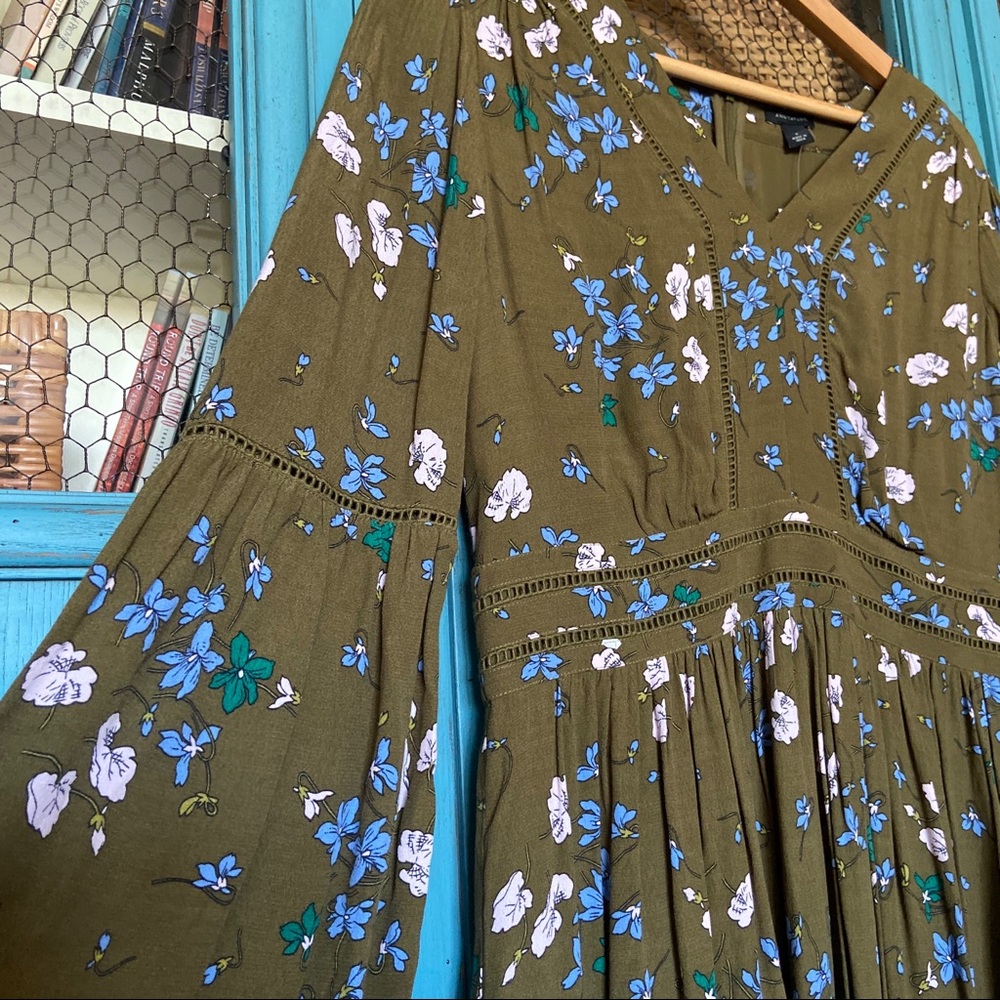 Brand New: Ann Taylor flowy floral dress